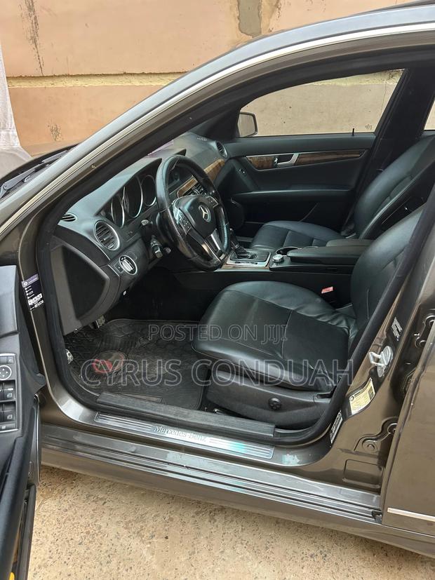 Mercedes-Benz C300 2013 Brown photo 5