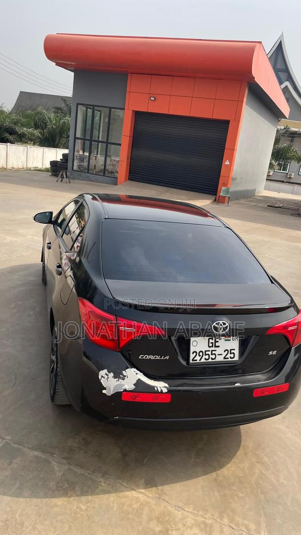 Toyota Corolla 2017 Black photo 6