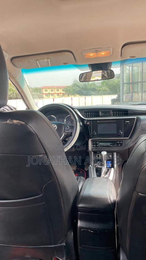 Toyota Corolla 2017 Black photo 4