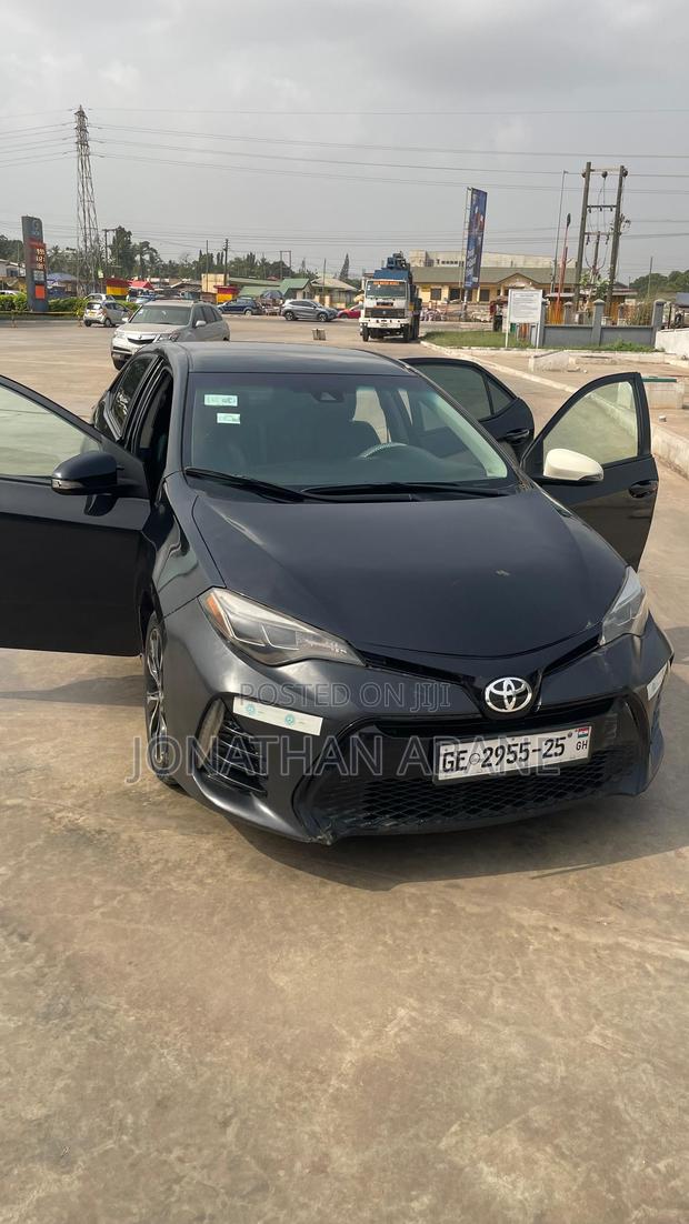 Toyota Corolla 2017 Black photo 10
