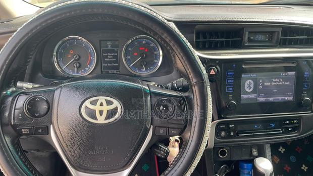 Toyota Corolla 2017 Black photo 2