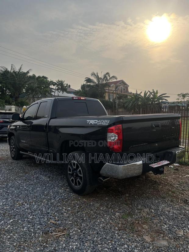 Toyota Tundra SR5 4dr Double Cab 4WD LB (5.7L 8cyl 6A) 2014 Black photo 7
