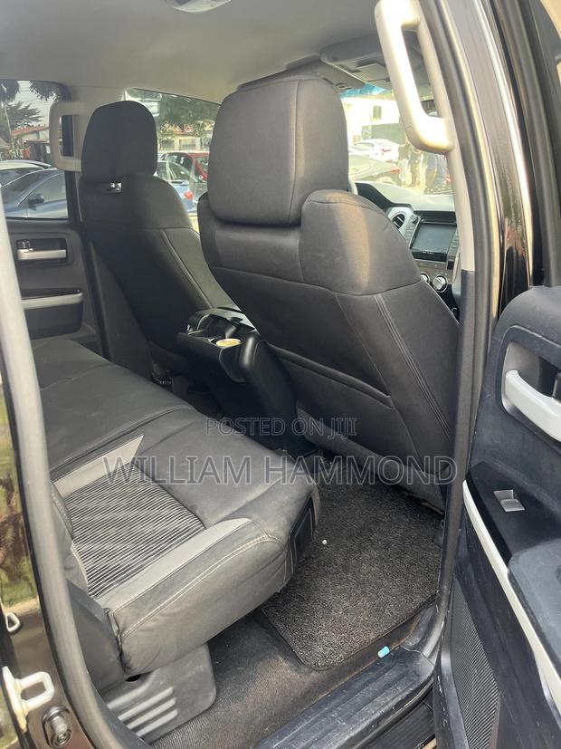 Toyota Tundra SR5 4dr Double Cab 4WD LB (5.7L 8cyl 6A) 2014 Black photo 5