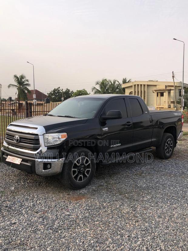 Toyota Tundra SR5 4dr Double Cab 4WD LB (5.7L 8cyl 6A) 2014 Black photo 2