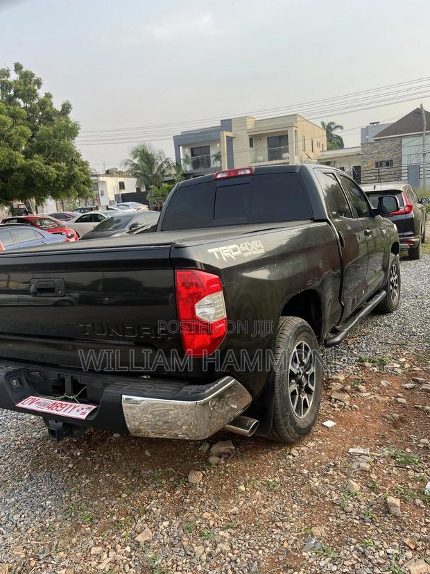 Toyota Tundra SR5 4dr Double Cab 4WD LB (5.7L 8cyl 6A) 2014 Black photo 6