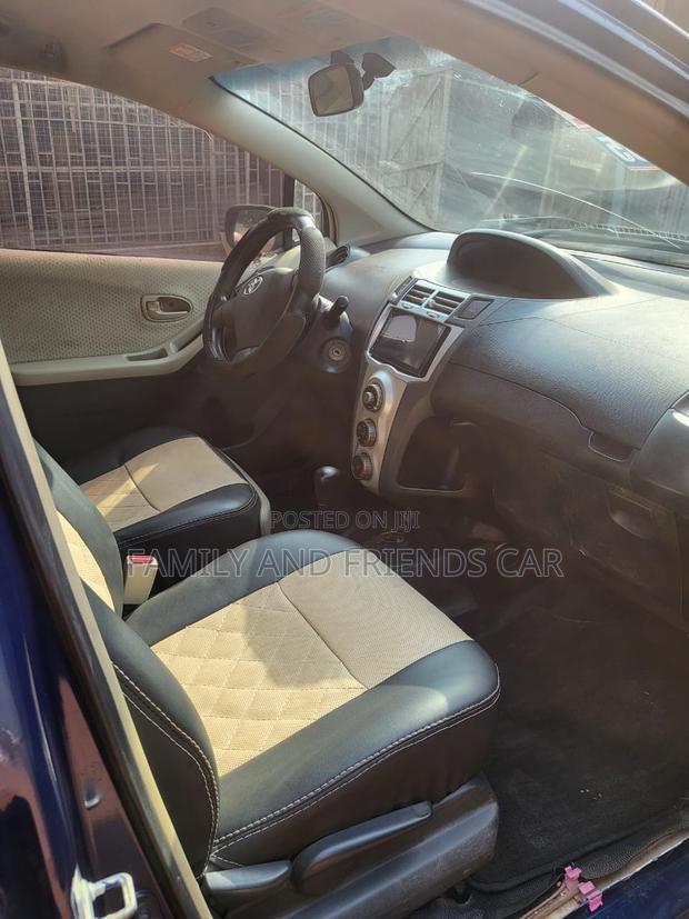 Toyota Vitz 2010 Blue photo 5