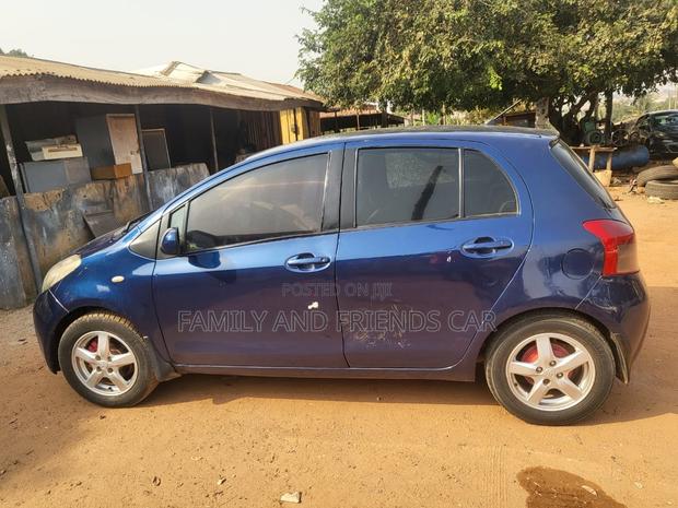 Toyota Vitz 2010 Blue photo 3