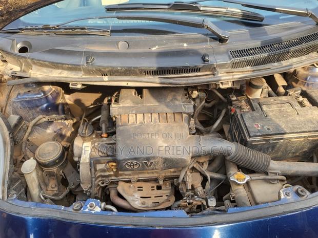 Toyota Vitz 2010 Blue photo 4