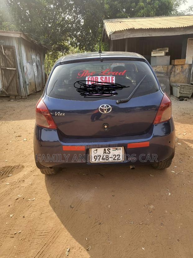 Toyota Vitz 2010 Blue photo 2