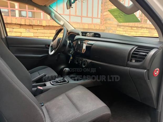 Toyota Hilux Revo Double Cab Petrol 2.7 AWD 2018 White