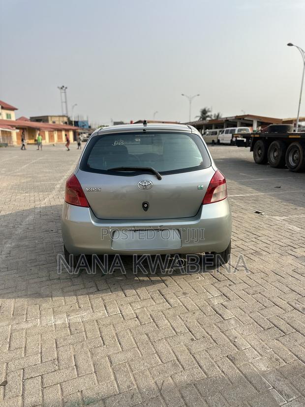 Toyota Yaris Base Hatchback 3dr 2011