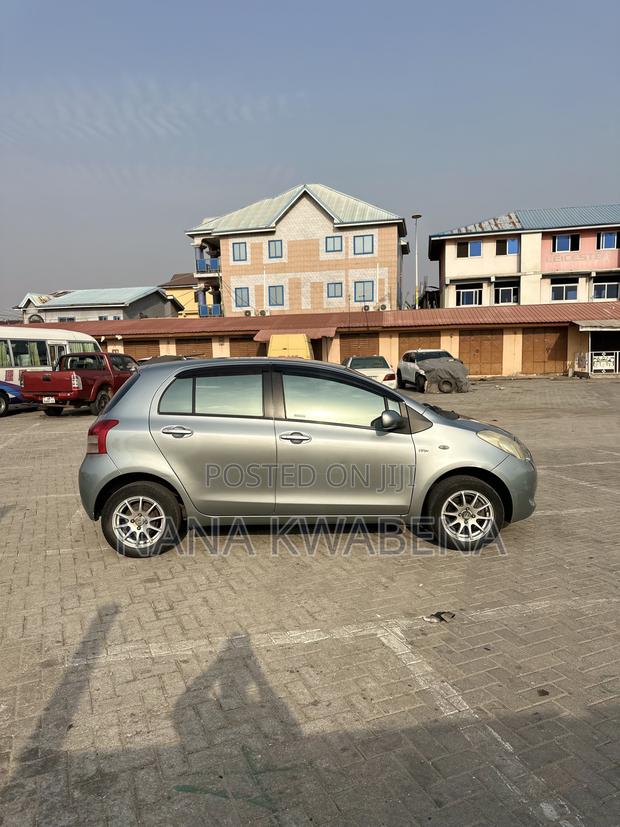 Toyota Yaris Base Hatchback 3dr 2011