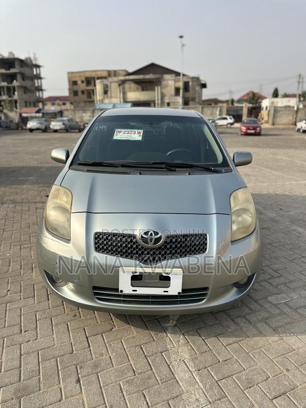 Toyota Yaris Base Hatchback 3dr 2011