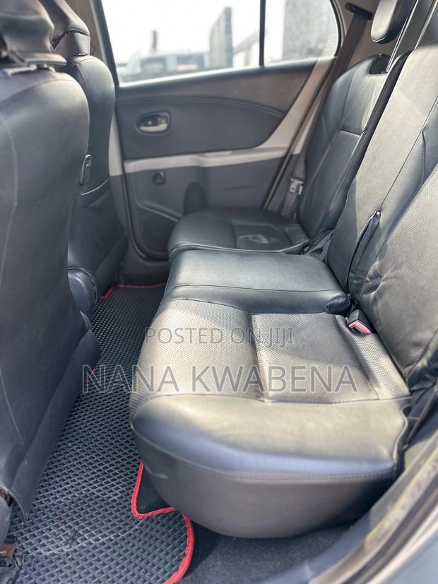 Toyota Yaris Base Hatchback 3dr 2011