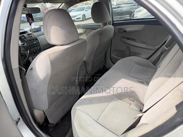 Toyota Corolla LE 4dr Sedan (1.8L 4cyl 4A) 2012 Silver