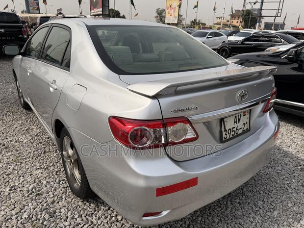 Toyota Corolla LE 4dr Sedan (1.8L 4cyl 4A) 2012 Silver