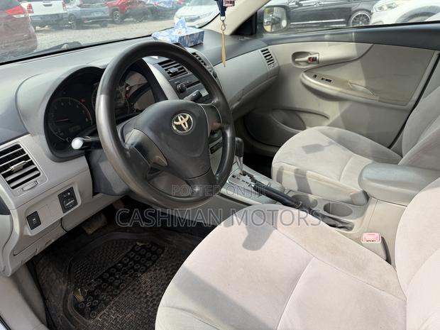 Toyota Corolla LE 4dr Sedan (1.8L 4cyl 4A) 2012 Silver