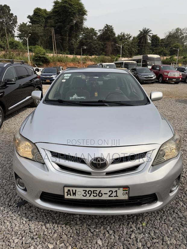 Toyota Corolla LE 4dr Sedan (1.8L 4cyl 4A) 2012 Silver