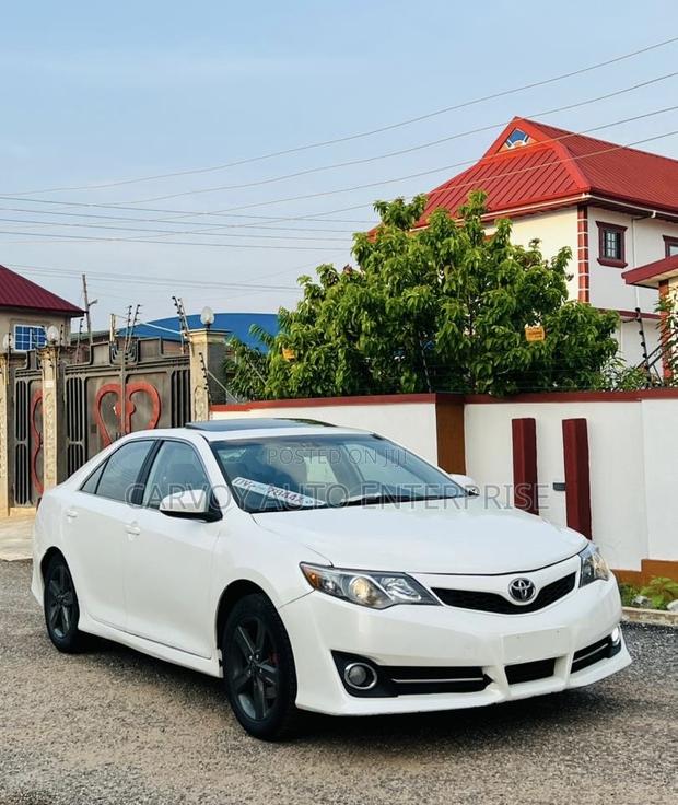 Toyota Camry SE Sport 4dr Sedan (2.5L 4cyl 6A) 2014 White
