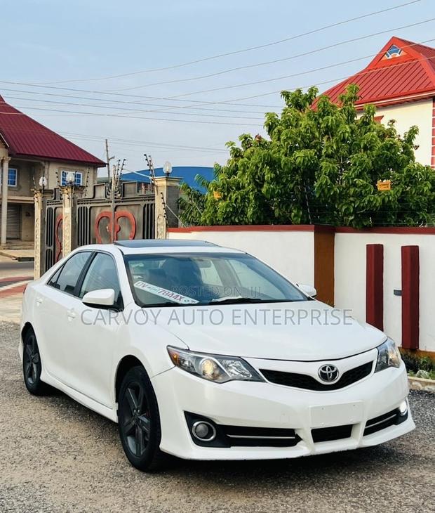 Toyota Camry SE Sport 4dr Sedan (2.5L 4cyl 6A) 2014 White