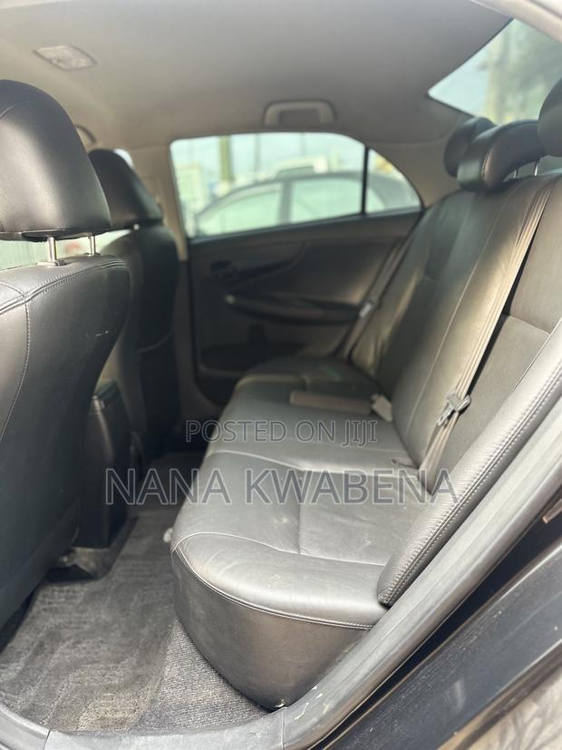 Toyota Corolla Altis 2014 Black