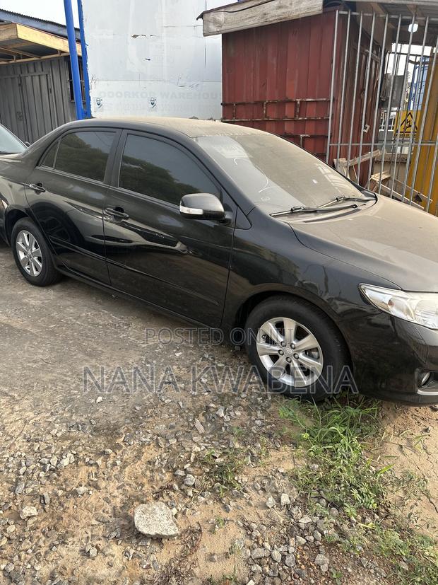 Toyota Corolla Altis 2014 Black