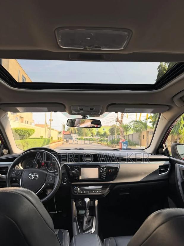 Toyota Corolla 2016 Burgundy photo 3