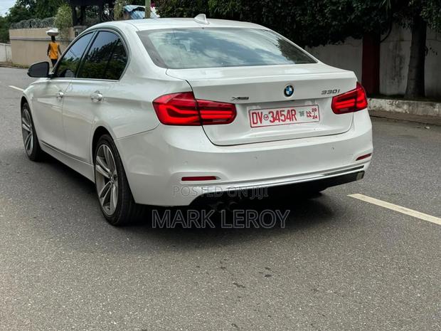 BMW 330i 2017 White photo 5