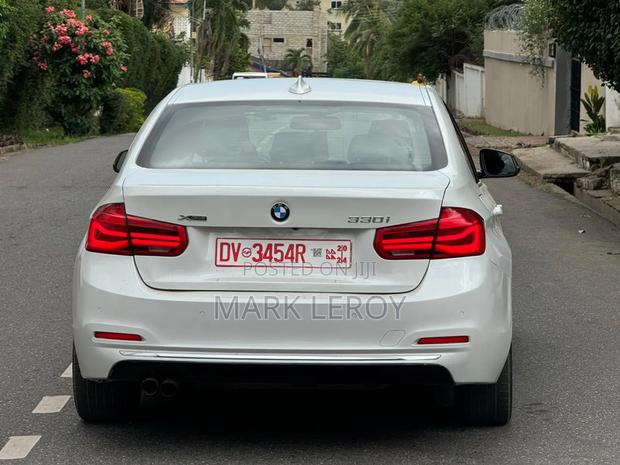 BMW 330i 2017 White photo 7