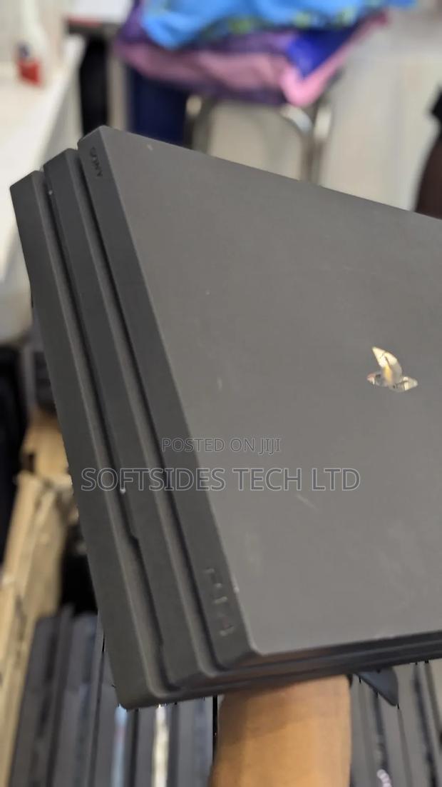 Clean Playstation 4 Pro Available With 17 Games And 2 Free Controllers photo 4