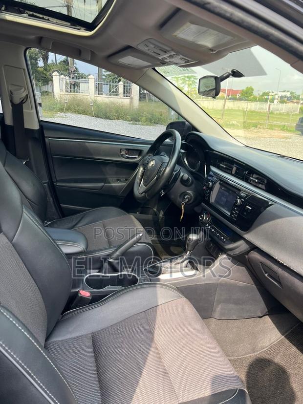 Toyota Corolla L 4dr Sedan (1.8L 4cyl 6M) 2015 Black photo 3