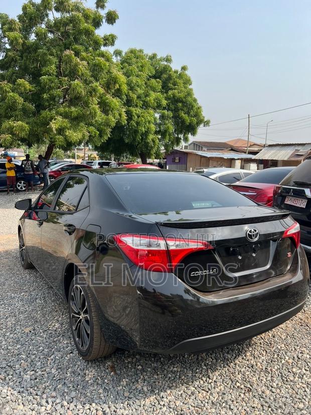 Toyota Corolla L 4dr Sedan (1.8L 4cyl 6M) 2015 Black photo 2