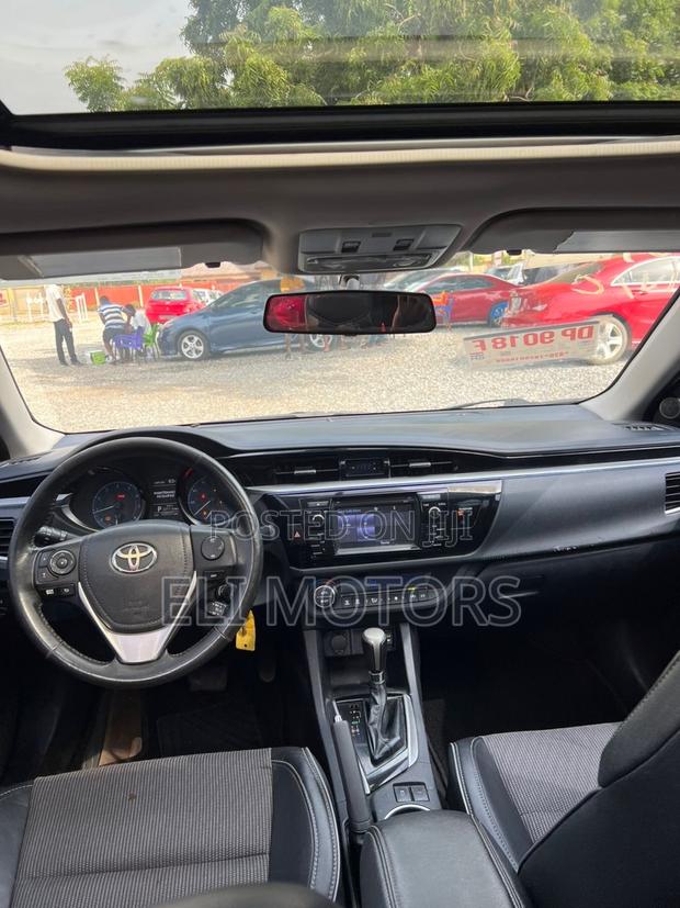 Toyota Corolla L 4dr Sedan (1.8L 4cyl 6M) 2015 Black photo 6