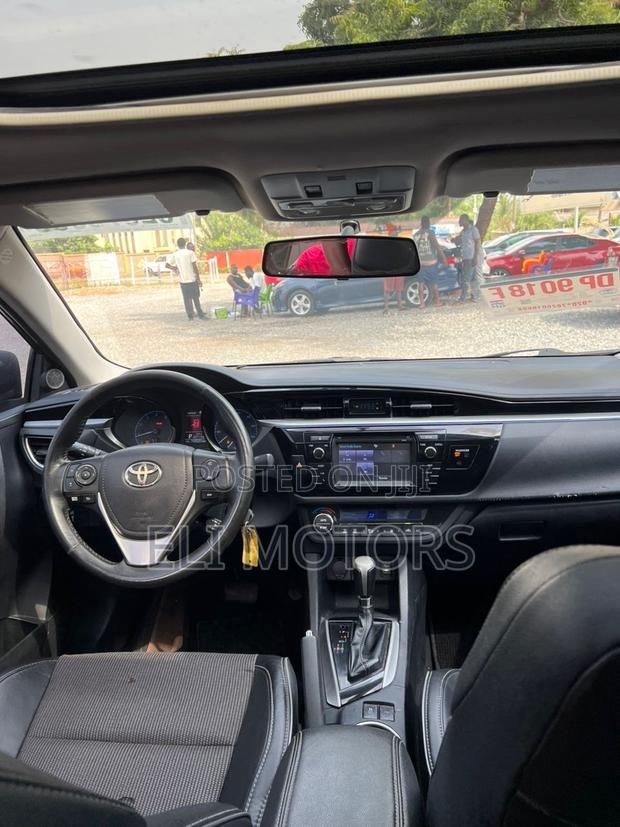 Toyota Corolla L 4dr Sedan (1.8L 4cyl 6M) 2015 Black photo 8