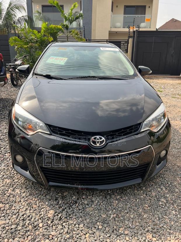 Toyota Corolla L 4dr Sedan (1.8L 4cyl 6M) 2015 Black photo 9