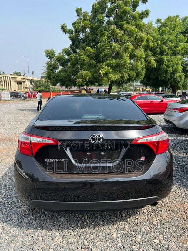 Toyota Corolla L 4dr Sedan (1.8L 4cyl 6M) 2015 Black photo 4