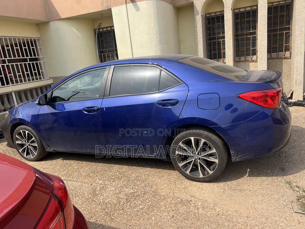 Toyota Corolla SE Special Edition 4dr Sedan (1.8L 4cyl CVT) 2017 Blue