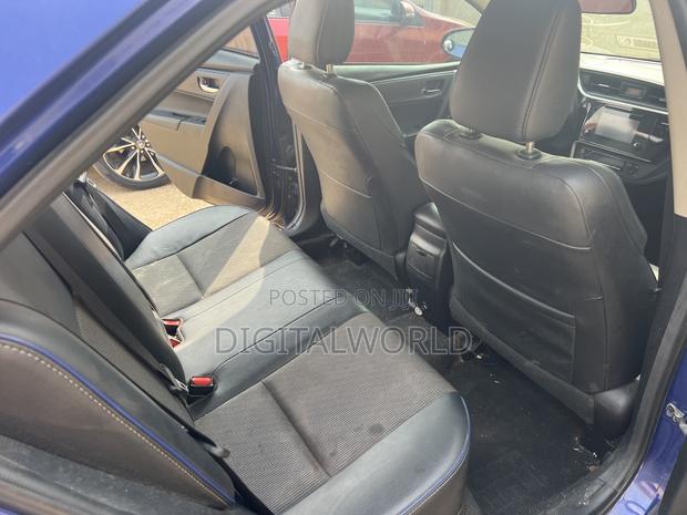 Toyota Corolla SE Special Edition 4dr Sedan (1.8L 4cyl CVT) 2017 Blue