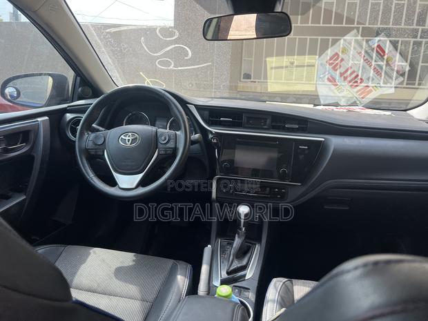 Toyota Corolla SE Special Edition 4dr Sedan (1.8L 4cyl CVT) 2017 Blue