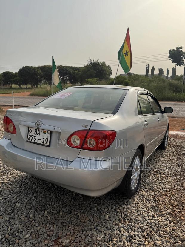 Toyota Corolla Base 4dr Sedan (1.8L 4cyl 5M) 2010 Silver