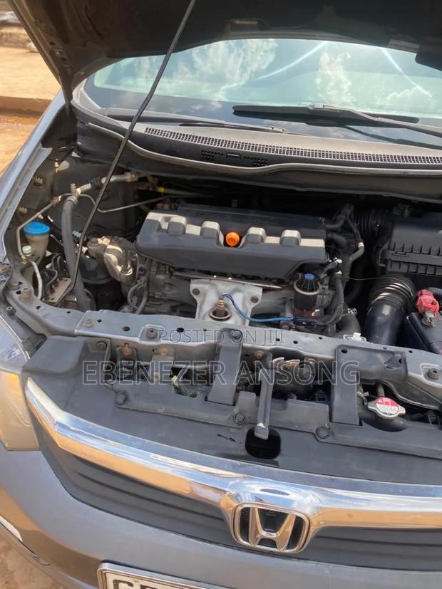 Honda Civic 1.8 5 Door Automatic 2012 Silver photo 4