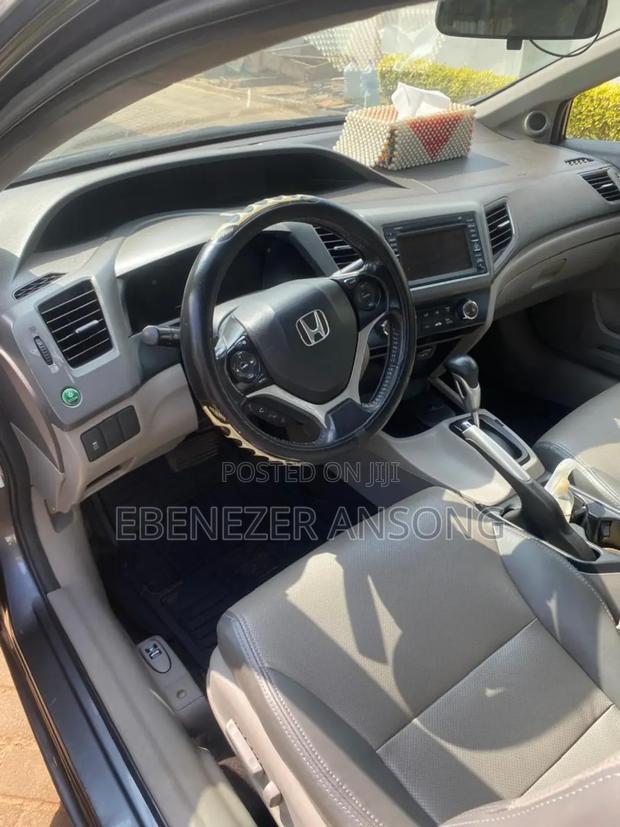 Honda Civic 1.8 5 Door Automatic 2012 Silver photo 5