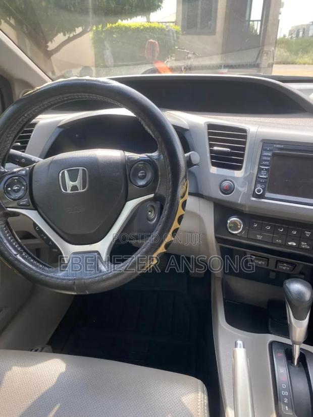 Honda Civic 1.8 5 Door Automatic 2012 Silver photo 6