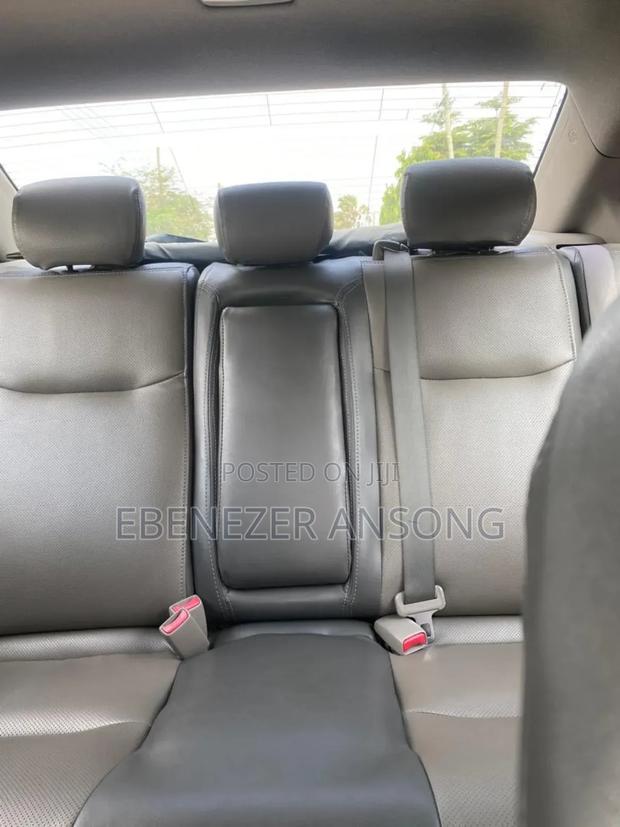 Honda Civic 1.8 5 Door Automatic 2012 Silver photo 7