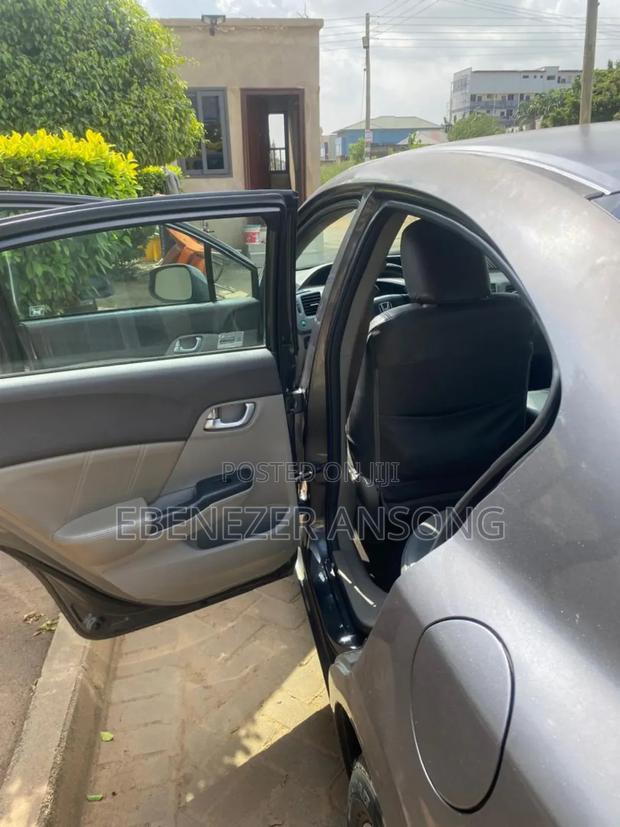 Honda Civic 1.8 5 Door Automatic 2012 Silver photo 9