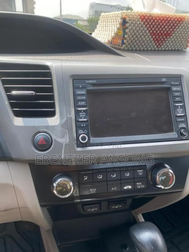Honda Civic 1.8 5 Door Automatic 2012 Silver photo 11