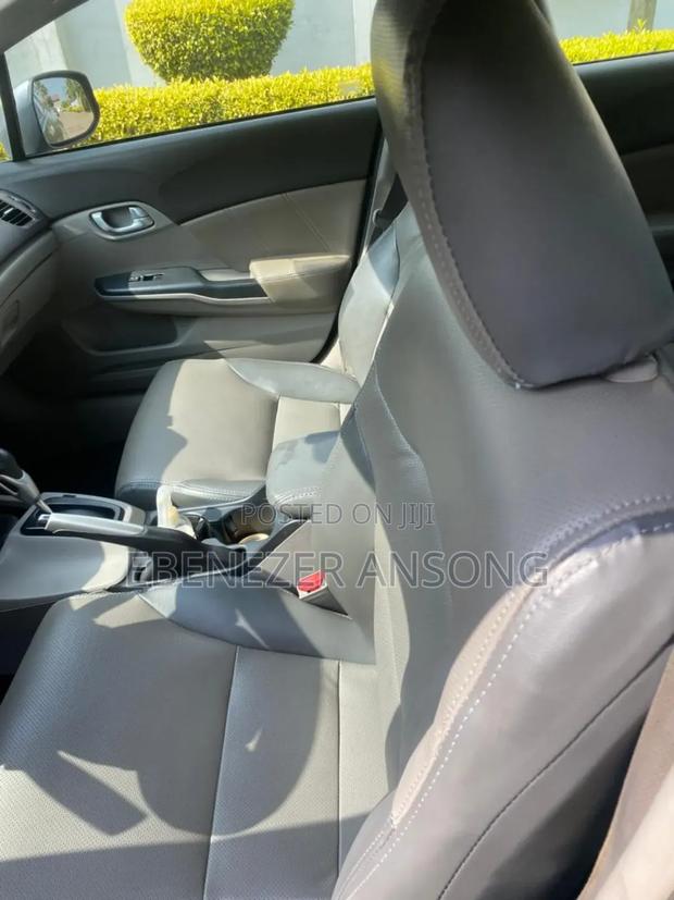 Honda Civic 1.8 5 Door Automatic 2012 Silver photo 14