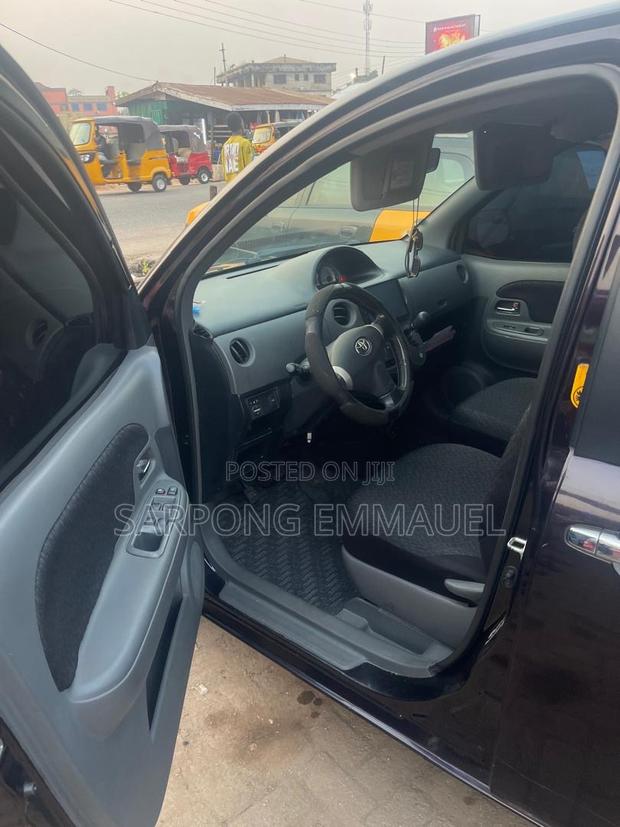 Toyota Sienta 2013 Black photo 4