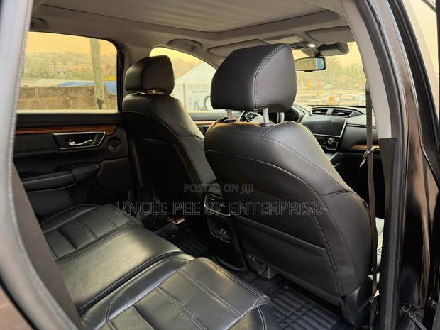 Honda CR-V Touring FWD 2020 Black photo 5