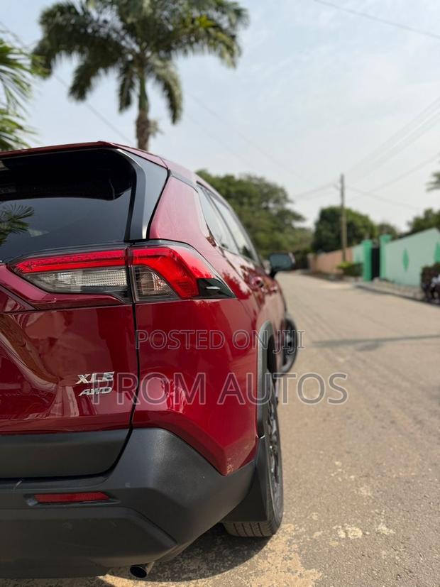 Toyota RAV4 XLE AWD 2020 Burgundy